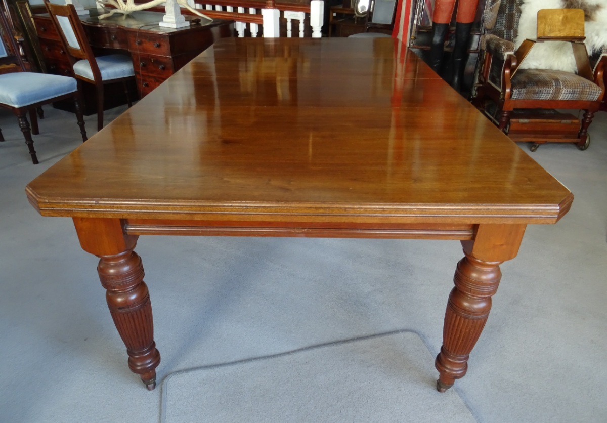 A Large Victorian Extending Wind out Walnut Dining Table (15).JPG